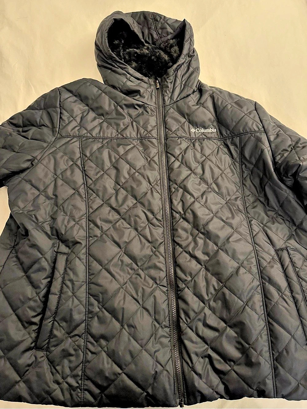 Columbia Quilted Hooded Jacket in Black Size Medium